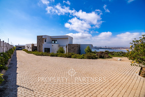 Increíble Casa Mediterranea En Venta Con Gran Terr...