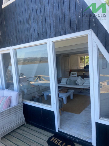 Casa En Arriendo De 5 Dorm. En Vichuquén