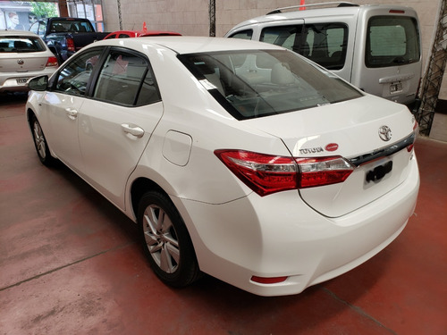 Imagen 5 de 16 de Toyota Corolla 2015 1.8 Xei Cvt 140cv