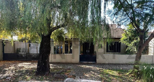 Venta Casa Chalet Castelar 4 Ambientes Acepta Permuta