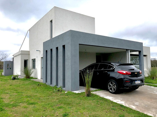 Casa  En Venta Ubicado En Puertos, Escobar, G.b.a. Zona Norte