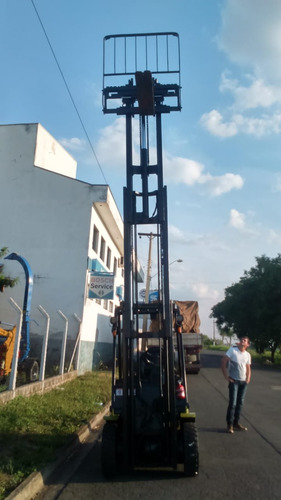 Empilhadeira Clark 2,5t C25 * Torre Triplex * 2011