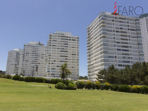 Imagen 10 de 29 de Apartamento De 1 Dormitorio En Torre De La Mansa Con Servicios - Punta Del Este Mansa