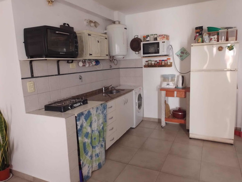 Imagen 4 de 6 de Amplio Departamento 2 Amb Con Cochera Doble