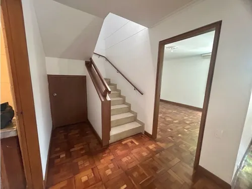 Sé Vende Apartamento Duplex En Laureles Excelente Para Reformar