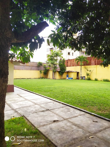Imagen 13 de 15 de Casa En Venta Country Club Caracas 2000 Mts De Terreno 7 Habitaciones Y 7 Baños 04142592858 04129114864