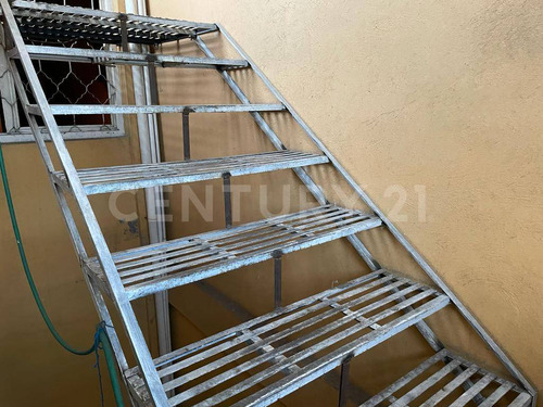 Edificio En Venta En La Perla, Nezahualcóyotl, Edomex.