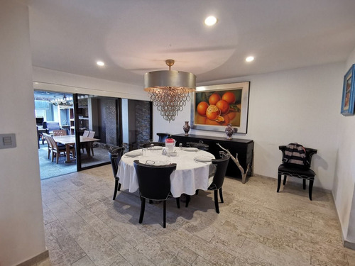 Casa En Venta En Bosques De Las Lomas Ya Remodelada Con Alberca (m2c330)