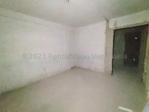 Townhouse En Venta Ubicado En Urbanismo Privado En Turmero: Las Carolinas