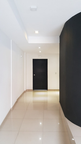 Imagen 3 de 14 de Vera Al 900, Villa Crespo. Monoambiente Divisible. Contrafrente. Muy Moderno. Balcón Con Vista Abierta. Superficie 39 M2. Piso 4. Muy Luminoso. Casi Nuevo. Baño Completo. Yacuzzi. Parrilla. Solarium