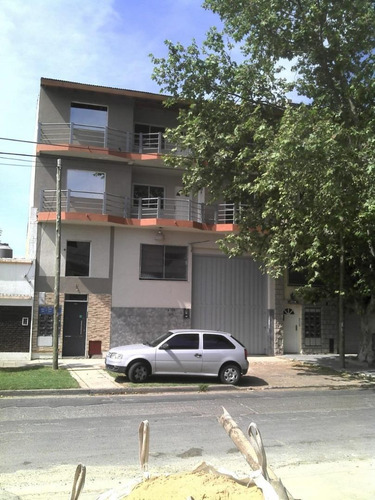 Imagen 3 de 30 de Complejo De Departamentos + Galpon Venta En Block