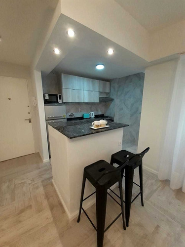 Imagen 5 de 12 de Departamento 2 Ambientes Muy Luminoso Reciclado A Nuevo.