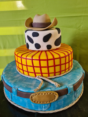 Bolo Fake De Biscuit Fazendinha/rodeio/cavalo/roça (Usado)