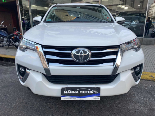 Imagen 2 de 16 de Toyota Sw4 2019 2.8 Srx 177cv 4x4 7as At