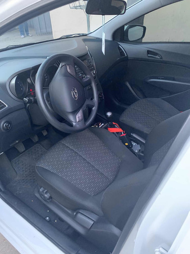 Imagem 4 de 7 de Hyundai Hb20 2017 1.0 Comfort Flex 5p