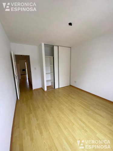 Ph En Venta De Tres Ambientes En Venta, Ituzaingo. Excelente Oportunidad De Inversión.