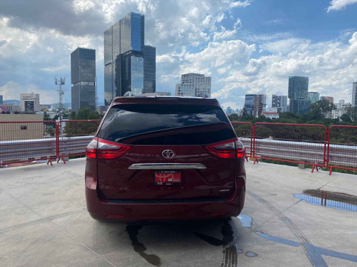 Imagen 4 de 13 de Toyota Sienna 2020 5p Limited V6/3.5 Aut
