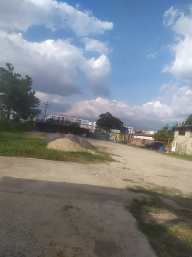 Imagen 2 de 12 de Se Alquila Galpon Con Terreno En Palo Negro - Kirpal Gonzalez