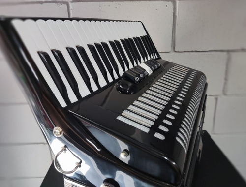 Sanfona/gaita/acordeon Todeskini 120 Baixos 7 Registros Cor Preto