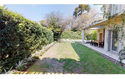 Imagen 21 de 30 de Casa En Venta En Olivos Con Pileta Y Jardin