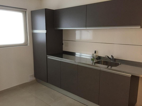 Imagen 8 de 25 de Piso De Categoria - Irigoyen 776 -