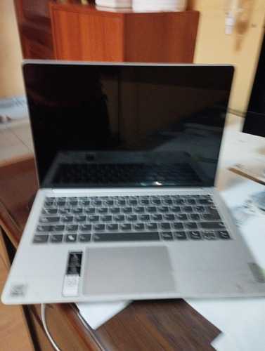 Laptop Lenueve 4.3 PuLG. 0e 76 Gb De Ram 936 Mhz