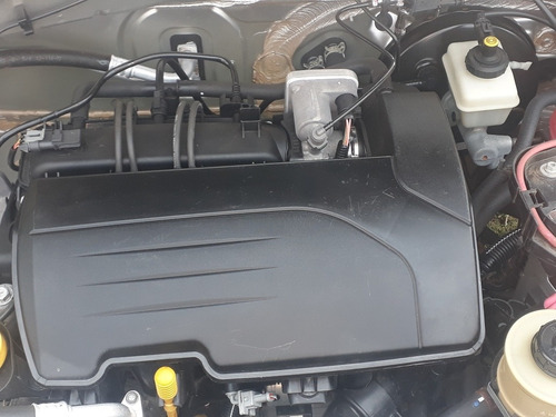 Imagem 8 de 15 de Renault Logan 2013 1.0 16v Expression Hi-flex 4p