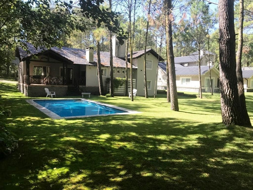 Chalet En Lote De 1166 Mts. Piscina. Carilo