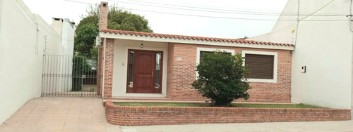 Venta Casa, Excelente Estado Y Ubicación- Mercedes.