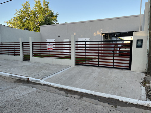 Vendo Casa Con 4 Habitaciones En Herrera, Entre Ríos.