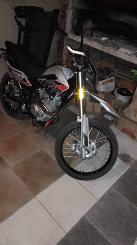 Imagen 3 de 3 de Motomel Skua Silver 2021