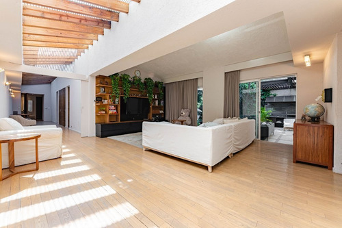 Imagen 5 de 24 de Extraordinaria Casa En Venta Y Renta Con Jardín En Lomas De
