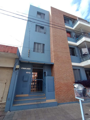 Barrio Alberdi, 2 Dormitorios Con Balcon.-