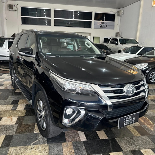 Toyota Hilux SW4 2.8 SRX 4X4 7 LUGARES 16V TURBO INTERCOOLER DIESEL 4P AUTOMÁTICO