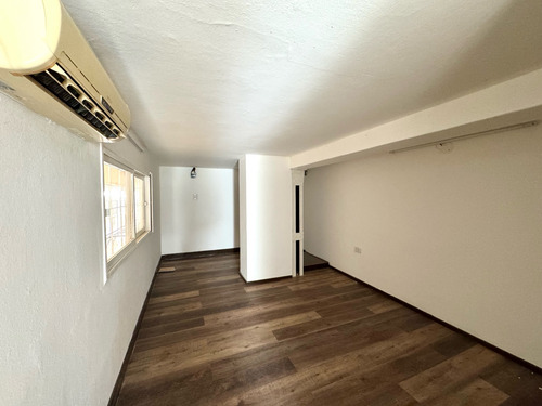 Venta Casa Departamento De Pasillo De Dos Dormitorios Rosario Centro