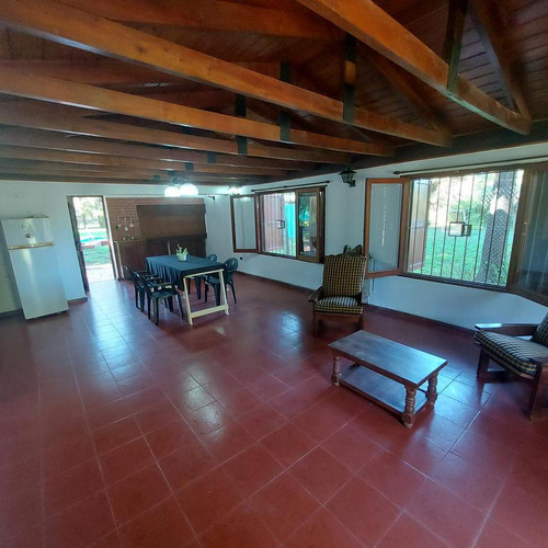 Bernstadt Al 600 - Casa En Venta De 2 Dormitorios Con Pileta En Roldan