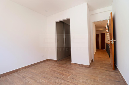 Triplex De 5 Ambientes A Estrenar Venta Olivos