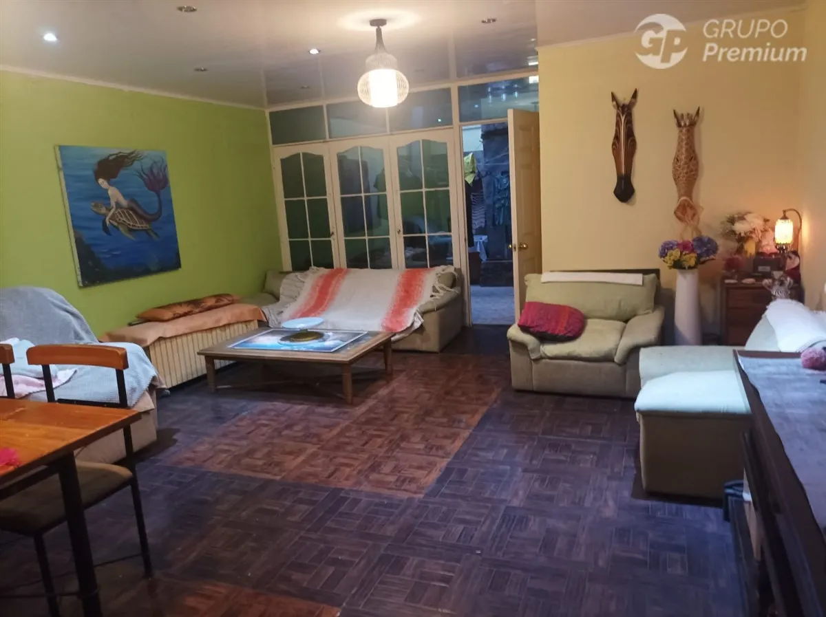 Imagen 2 de 12 de Casa En Venta De 5 Dorm.,3 Baños,living,comedor ,patio