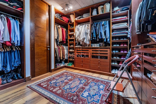 Casa En Venta De 7 Dorm. En Lo Barnechea