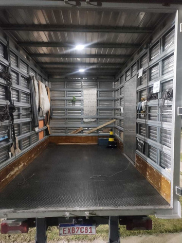 Imagem 7 de 10 de Iveco Daily 30s13 Baú 2019