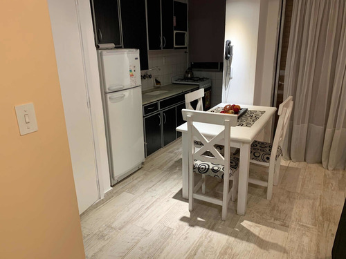 Imagen 2 de 7 de Hermoso 1 Amb.pleno Centro,impecable A La Calle,dueño Direct