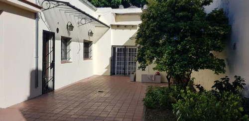 Casa En Venta - 3 Dormitorios 2 Baños - 248mts2 - Lanús Este