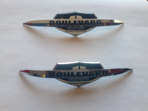 Par De Emblemas De Tanque Para Suzuki Boulevard 800 (Usado)
