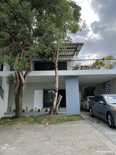 Casa En Alquiler En Viejo Arroyo Hondo Cod. 27402