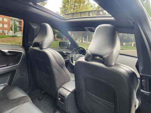 Volvo XC60 T6 R-Design Awd At 3.0 Cc 2015