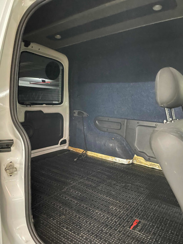 Imagen 10 de 15 de Renault Kangoo 2015 1.6 Furgon Ph3 Confort 1plc