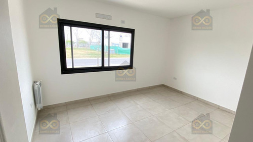 Casa En Venta En Santa Lucia, Pilar Del Este, Pilar