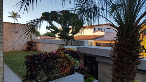 Imagen 4 de 30 de Los Naranjos Espectacular Calle Privada. Vigilancia. 350mts 6h6b4p Instagram:@inmuebleslosnaranjos 04143057302 04142695974