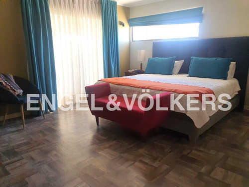 Exclusiva, Moderna Y Amplia Propiedad En Venta