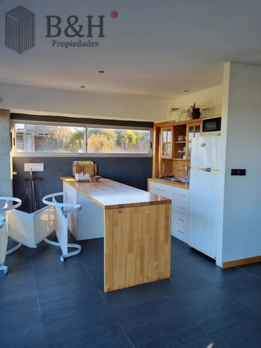 Chalet De Moderno Diseño A Metros Del Mar.